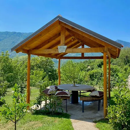 Laci Feriehus Tirana